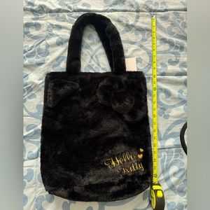 Hello Kitty fluffy tote -NWT-RARE item!! ❤️❤️❤️❤️❤️❤️❤️❤️